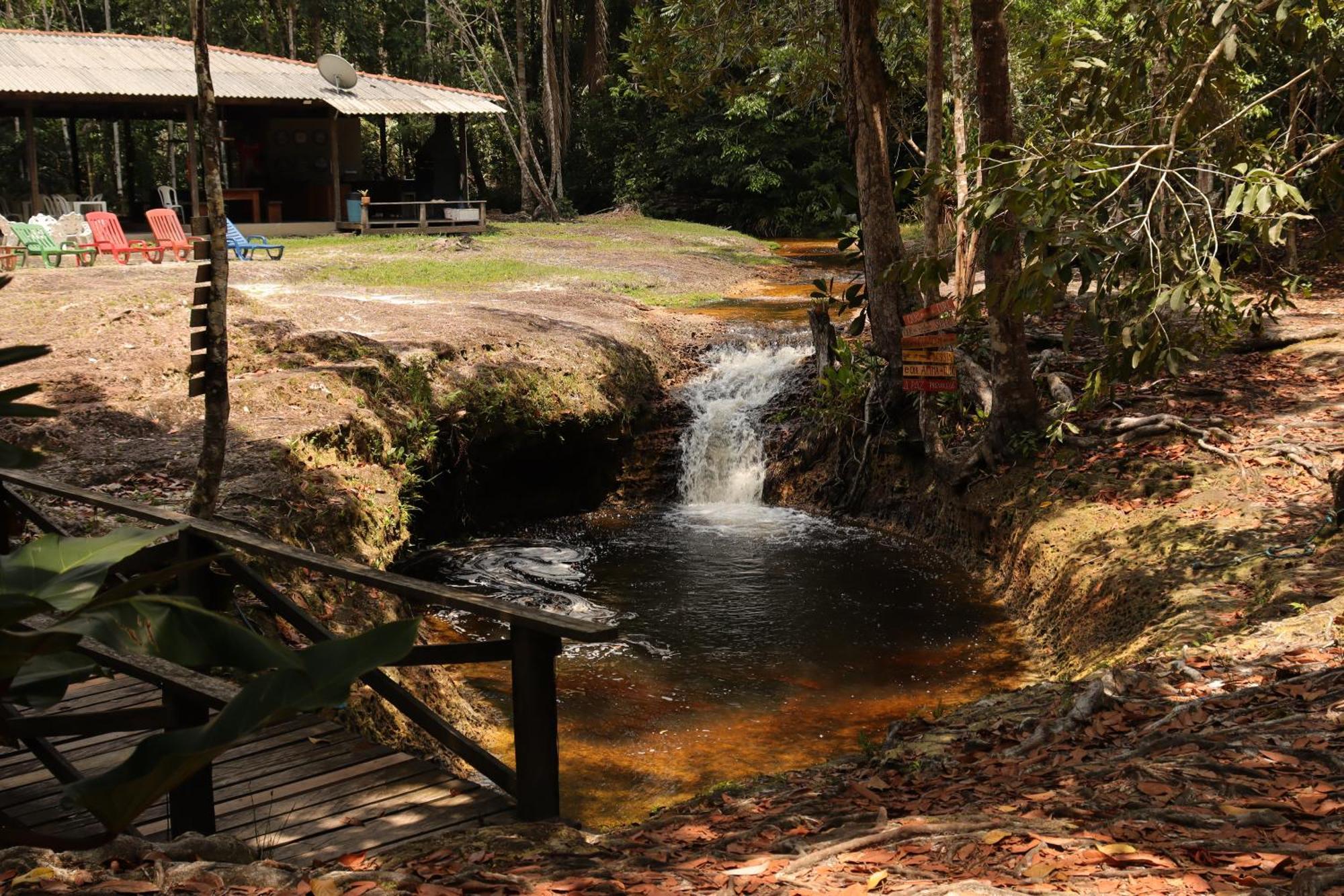 Pousada Paraiso Do Calango Azul Президенти-Фигейреду Экстерьер фото